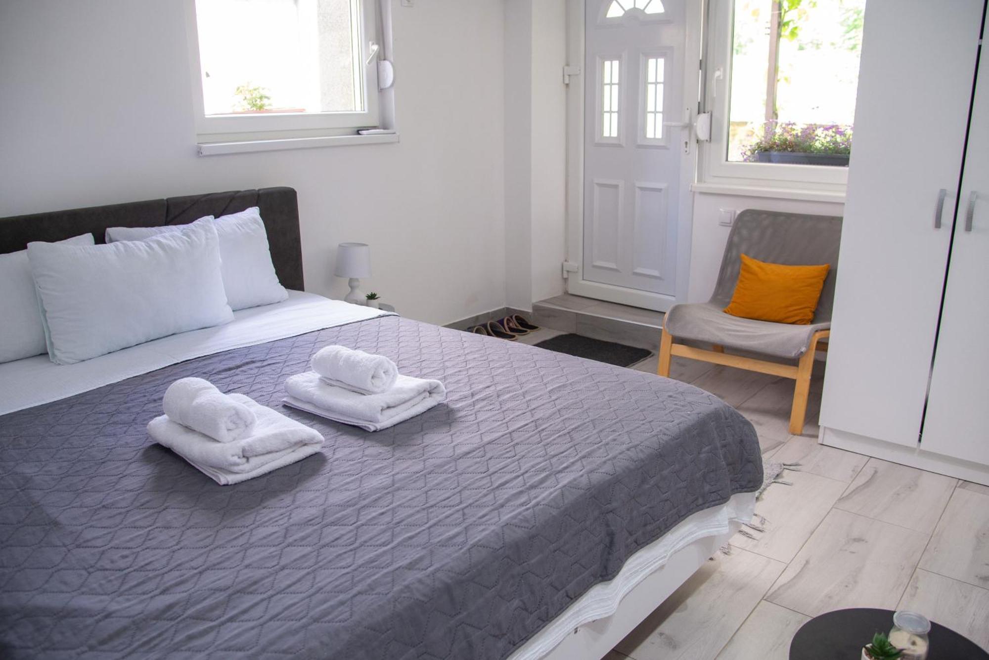 Apartmani Maslacak Vrdnik Esterno foto