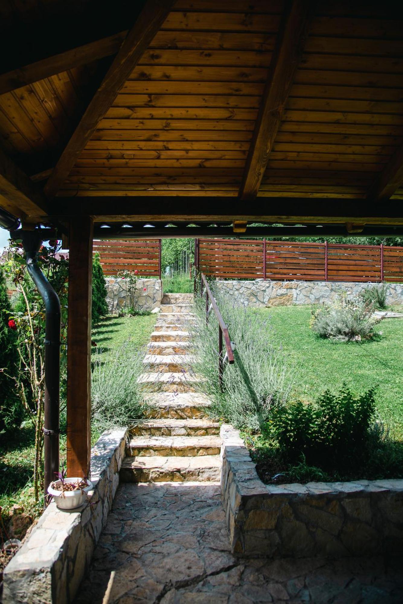 Apartmani Maslacak Vrdnik Esterno foto