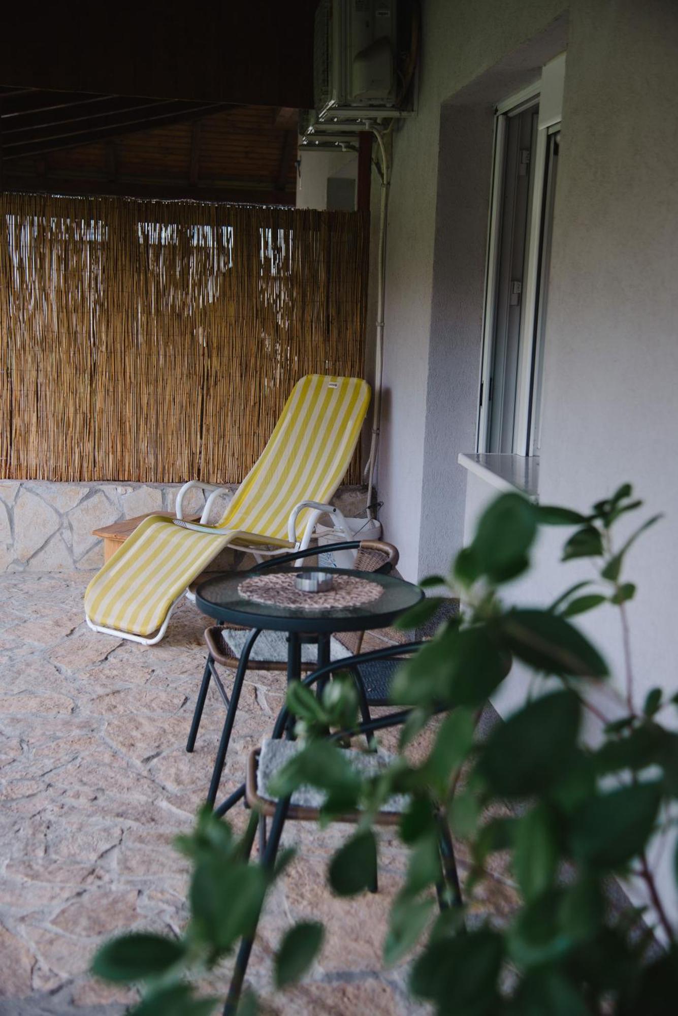 Apartmani Maslacak Vrdnik Esterno foto