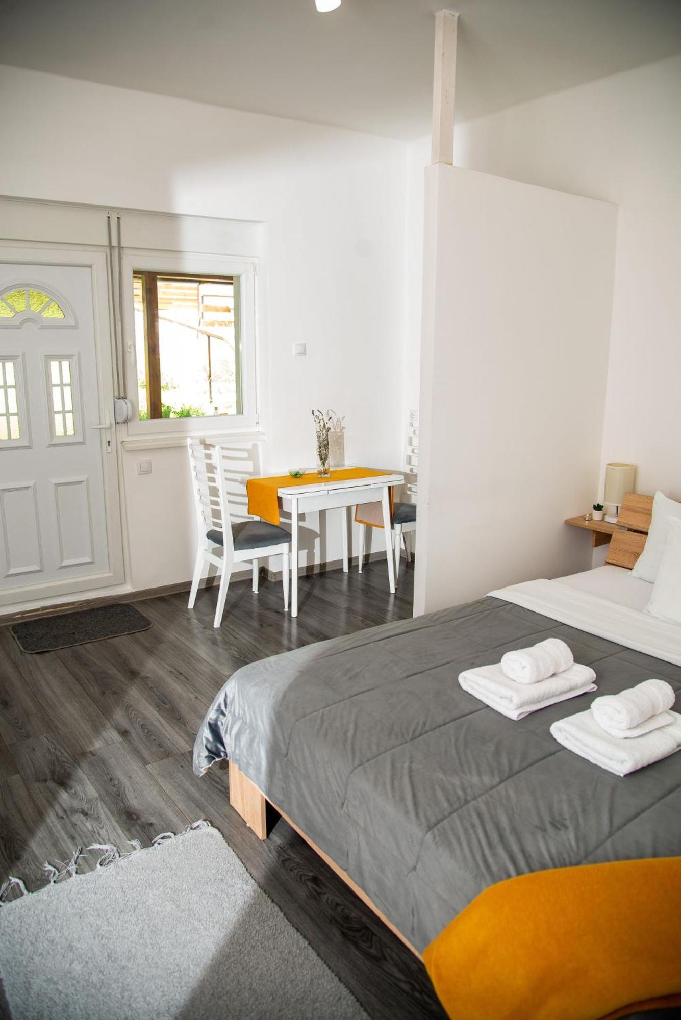 Apartmani Maslacak Vrdnik Esterno foto