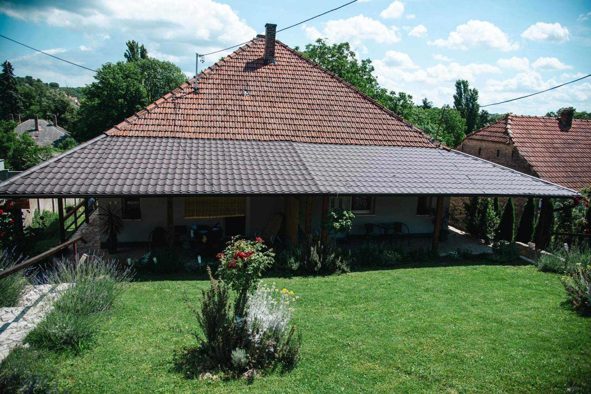 Apartmani Maslacak Vrdnik Esterno foto
